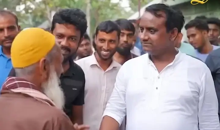 কুষ্টিয়ায় বিএনপির রাষ্ট্র মেরামতের ৩১ দফা পথসভায় বক্তব্য রাখছেন মো. শেখ সাদী